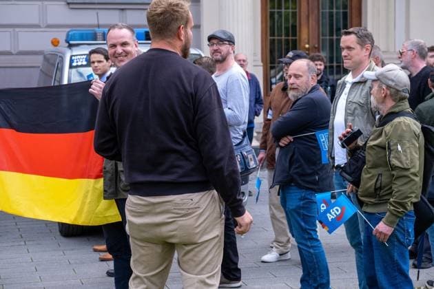 Hundreds Protest AfD Walking Tour Through Düsseldorf s Little Tokyo District DUSSELDORF, GERMANY JUNE 15, 2026: Around 15 to 20 supporters of the far-right political party Alternative für Deutschland (AfD) take part in a walking tour through Düsseldorf™s Japanese quarter, known as Little Tokyo. Several hundred counter-protesters gathered along the route to oppose the event. A large police presence was deployed throughout the city center, and officers cleared multiple streets and intersections after demonstrators established several sit-in blockades aimed at disrupting the march. The tour began at Martin-Luther-Platz and continued through the district under police protection. Photo by Mouafak Mahmalji Jna press (Photo by M