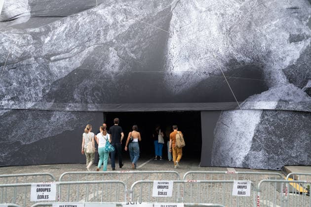 JR s trompe-l oeil Installation La Caverne Opening - Paris Opening of his trompe-l oeil installation La Caverne on the Pont-Neuf bridge in Paris, France on June 15, 2026. Photo by Lionel Urman ABACAPRESS.COM Paris France  Copyright: xUrmanxLionel ABACAx