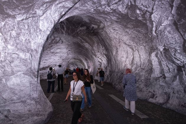 JR s trompe-l oeil Installation La Caverne Opening - Paris Opening of his trompe-l oeil installation La Caverne on the Pont-Neuf bridge in Paris, France on June 15, 2026. Photo by Lionel Urman ABACAPRESS.COM Paris France  Copyright: xUrmanxLionel ABACAx