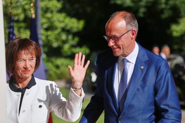 Évian-les-Bains, Frankreich, 15.06.2026: G7-Gipfel: Charlotte Merz und Bundeskanzler Friedrich Merz (CDU) kommen an *** Évian-les-Bains, France, June 15, 2026 Copyright: xdtsxNachrichtenagenturx dts_123126