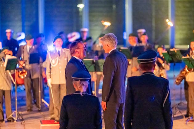 Jasper Wieck, Boris Pistorius; Serenade, Bundesminister der Verteidigung Boris Pistorius würdigt den ehemaligen Abteilungsleiter Politik Dr. Jasper Wieck, am 15.06.2026 in Berlin, (Bundesministerium der Verteidigung, BMVg), Deutschland *** Jasper Wieck, Boris Pistorius Serenade, Federal Minister of Defense Boris Pistorius honors former Head of the Policy Division Dr. Jasper Wieck on June 15, 2026, in Berlin, at the Federal Ministry of Defense (BMVg), Germany,detected_source_language