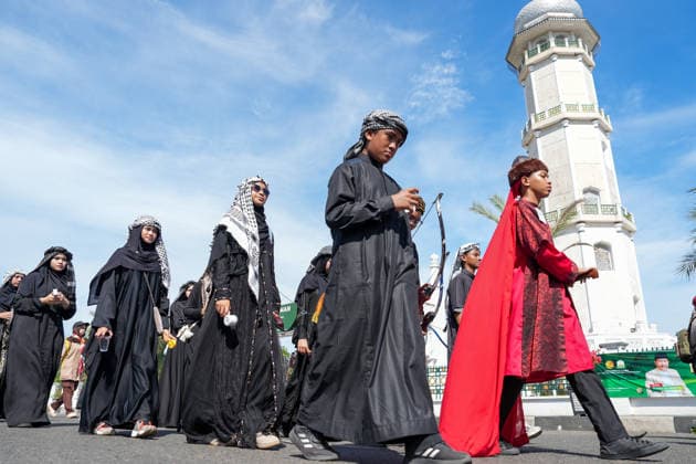 June 16, 2026, Banda Aceh, Aceh, Indonesia: Students were seen wearing Islamic costumes and displaying educational posters promoting Islam during the Islamic New Year Parade in Banda Aceh, Aceh Province, Indonesia, on Tuesday. The parade, attended by more than 1,000 students from kindergarten, elementary, junior high, and high school levels, served as a token of gratitude and joy for the Islamic New Year, also known as 1 Muharram 1448 H. Banda Aceh Indonesia - ZUMAi115 20260616_zip_i115_014 Copyright: xMuhammadxIqbalx