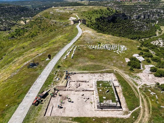 Archaeological excavations shed light on priests section at Blaundos Ancient City of Turkiye USAK, TURKIYE - JUNE 16: An aerial view of ongoing archaeological excavations at the North Temple of the ancient city of Blaundos in Usak, Turkiye, on June 16, 2026. Excavation teams are working to uncover a restricted section believed to have been reserved for priests and closed to civilian use. Known as a garrison city where Macedonian soldiers were settled during Alexander the Great s Anatolian campaign, Blaundos Ancient City continues to preserve its natural fortress-like appearance. Excavation works conducted by the Usak Museum Directorate since 2018 remain underway. Mehmet Calik Anadolu Usak Turkey. Editorial use only. Please get in touch  Copyright: x2026xAnadoluxMehmetxCalikx