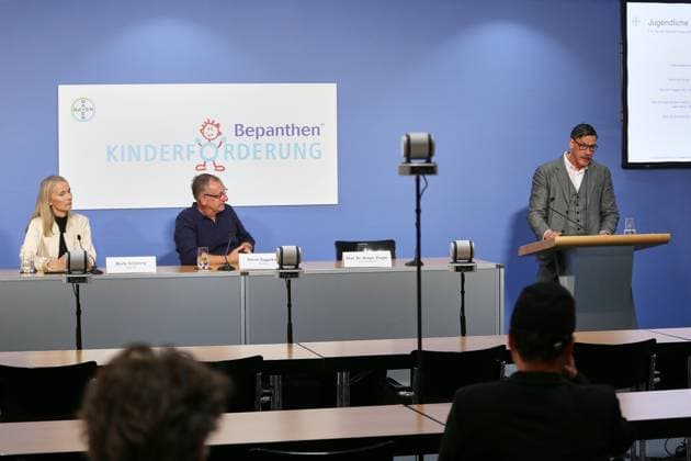 Berlin, Deutschland, 16.06.2026: Haus der Bundespressekonferenz: Pressekonferenz der Bepanthen-Kinderförderung: Sozialstudie 2026 - Selbstwert & Vorbilder: Was macht unsere Kinder stark?: L-R: Marte Schöning, Bayer Vital, Bernd Sigelkow, Die Arche, Holger Ziegler, Universität Bielefeld *** Berlin, Germany, June 16, 2026, House of the Federal Press Conference, Press Conference on the Bepanthen Children’s Support Program, 2026 Social Study Copyright: xdtsxNachrichtenagenturx dts_123235