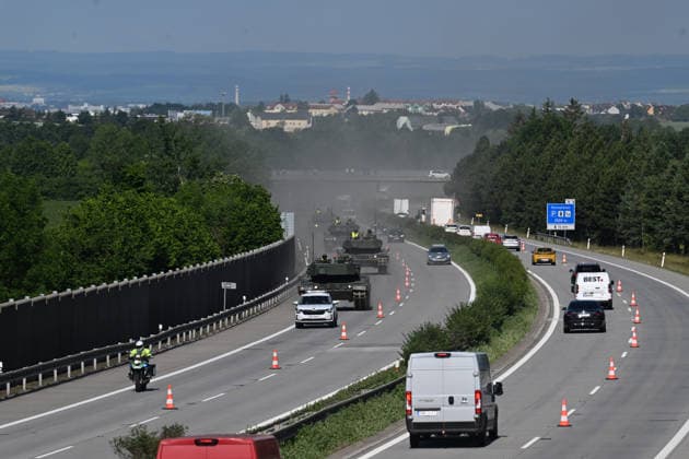 The first military exercise involving the movement of nine Leopard 2A4 tanks and one recovery vehicle along the D35 motorway from the base in Praslavice toward the Velky Ujezd exit took place in Olomouc Region, Czech Republic, on June 16, 2026. (CTKxPhoto LudekxPerina) CTKPhotoP2026061603200  CTKPhotoP2026061603200
