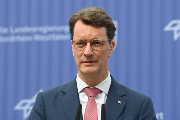 Hendrik WUEST, Wüst, CDU, Ministerpraesident des Landes Nordrhein-Westfalen, bei seiner Rede, Spatenstich fuer den GOVSATCOM-Hub beim Deutschen Zentrum fuer Luft- und Raumfahrt DLR in Koeln, 16.06.2026. *** Hendrik WUEST, Wüst, CDU, Minister-President of North Rhine-Westphalia, delivering a speech at the groundbreaking ceremony for the GOVSATCOM Hub at the German Aerospace Center (DLR) in Cologne, June 16, 2026,detected_source_language