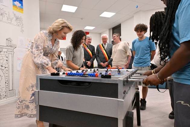 The Queen Visits The Zeepreventorium In De Haan DE HAAN, BELGIUM - JUNE 16 : Queen Mathilde visits the Zeepreventorium in De Haan. This pediatric rehabilitation center, which is celebrating its 100th anniversary this year, specializes in caring for children and adolescents with chronic conditions such as mucoviscidoses and obesity. It offers both outpatient and residential programs based on a multidisciplinary approach that includes medical care, psychosocial support, dietary guidance, and education. The Zeepreventorium is located by the sea and features two new studios for.During her visit, the Queen will focus in particular on conditions that are becoming increasingly common among young people and that require a multidisciplinary approa  Copyright: xBertxVanxDenxBrouckex