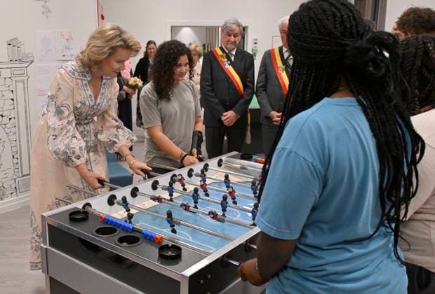 The Queen Visits The Zeepreventorium In De Haan DE HAAN, BELGIUM - JUNE 16 : Queen Mathilde visits the Zeepreventorium in De Haan. This pediatric rehabilitation center, which is celebrating its 100th anniversary this year, specializes in caring for children and adolescents with chronic conditions such as mucoviscidoses and obesity. It offers both outpatient and residential programs based on a multidisciplinary approach that includes medical care, psychosocial support, dietary guidance, and education. The Zeepreventorium is located by the sea and features two new studios for.During her visit, the Queen will focus in particular on conditions that are becoming increasingly common among young people and that require a multidisciplinary approa  Copyright: xBertxVanxDenxBrouckex