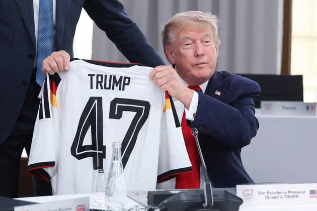 G7 Summit - Merz Presents Trump With German Football Jersey Germany s Chancellor Friedrich Merz presents US President Donald Trump with a German national football team jersey with the number 47 on it as British Prime Minister Keir Starmer looks on during a working session at the G7 summit in Evian-les-Bains, central-eastern France on June 16, 2026. Photo by Dominique Jacovides Pool ABACAPRESS.COM Evian France  Copyright: xJacovidesxDominique Pool ABACAx