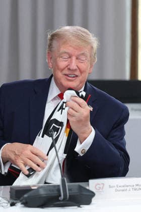 G7 Summit - Merz Presents Trump With German Football Jersey Germany s Chancellor Friedrich Merz presents US President Donald Trump with a German national football team jersey with the number 47 on it as British Prime Minister Keir Starmer looks on during a working session at the G7 summit in Evian-les-Bains, central-eastern France on June 16, 2026. Photo by Dominique Jacovides Pool ABACAPRESS.COM Evian France  Copyright: xJacovidesxDominique Pool ABACAx