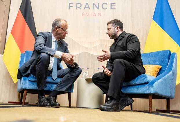 Évian-les-Bains, Frankreich, 16.06.2026: Hotel Royal: G7-Gipfel: Bundeskanzler Friedrich Merz (CDU) und Wolodymyr Selenskyj (Foto: Michael Kappeler, Pool) *** Évian-les-Bains, France, June 16, 2026 Hotel Royal G7 Summit German Chancellor Friedrich Merz (CDU) and Volodymyr Zelenskyy Photo by Michael Kappeler, Pool,detected_source_language Copyright: xMichaelxKappeler,xPool dtsxNachrichtenagenturx dts_123299