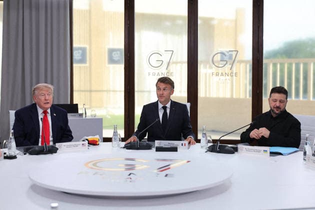 G7 Summit - Meeting With President Zelensky US President Donald Trump, French President Emmanuel Macron, and Ukrainian President Volodymyr Zelensky during a meeting with Ukrainian President Volodymyr Zelensky during the G7 summit in Evian, France on June 16, 2026. Photo by Dominique Jacovides Pool ABACAPRESS.COM Evian France  Copyright: xJacovidesxDominique Pool ABACAx