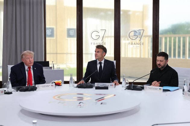G7 Summit - Meeting With President Zelensky US President Donald Trump, French President Emmanuel Macron, and Ukrainian President Volodymyr Zelensky during a meeting with Ukrainian President Volodymyr Zelensky during the G7 summit in Evian, France on June 16, 2026. Photo by Dominique Jacovides Pool ABACAPRESS.COM Evian France  Copyright: xJacovidesxDominique Pool ABACAx