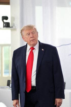 G7 Summit - Meeting With President Zelensky US President Donald Trump during a meeting with Ukrainian President Volodymyr Zelensky during the G7 summit in Evian, France on June 16, 2026. Photo by Dominique Jacovides Pool ABACAPRESS.COM Evian France  Copyright: xJacovidesxDominique Pool ABACAx