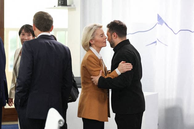 G7 Summit - Meeting With President Zelensky Ukrainian President Volodymyr Zelensky meets with European Commission President Ursula von der Leyen and Japanese Prime Minister Sanae Takaichi during a meeting with the President of Ukraine at the G7 summit in Evian, France on June 16, 2026. Photo by Dominique Jacovides Bestimage ABACAPRESS.COM Evian France  Copyright: xJacovidesxDominique Pool ABACAx