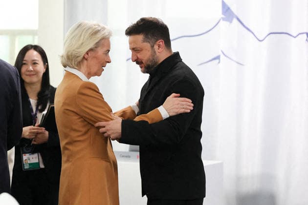 G7 Summit - Meeting With President Zelensky Ukrainian President Volodymyr Zelensky meets with European Commission President Ursula von der Leyen during a meeting with the President of Ukraine at the G7 summit in Evian, France on June 16, 2026. Photo by Dominique Jacovides Bestimage ABACAPRESS.COM Evian France  Copyright: xJacovidesxDominique Pool ABACAx