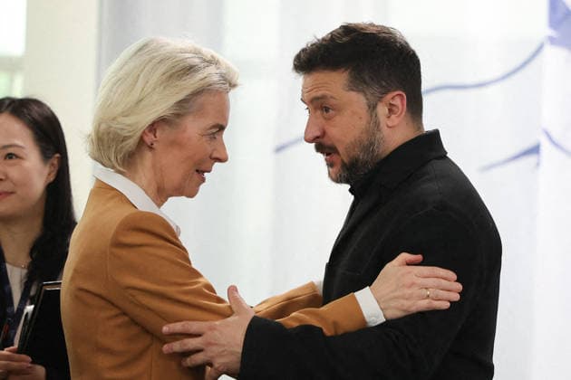 G7 Summit - Meeting With President Zelensky Ukrainian President Volodymyr Zelensky meets with European Commission President Ursula von der Leyen during a meeting with the President of Ukraine at the G7 summit in Evian, France on June 16, 2026. Photo by Dominique Jacovides Bestimage ABACAPRESS.COM Evian France  Copyright: xJacovidesxDominique Pool ABACAx