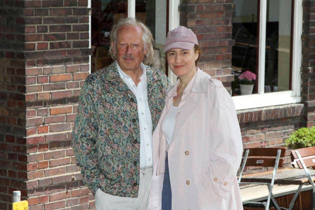 ABB MILBERG - Axel Milberg als Gastrokritiker mit Maren Eggert Sternekoechin beim NDR Set Szene Fototermin zum TV Film AT Risotto brutale Drehort Oberhafenkantine in Hamburg am 16.06.2026 Hamburg Deutschland *** ABB MILBERG Axel Milberg as a food critic with Maren Eggert, a Michelin-starred chef, at the NDR set for a photo shoot for the TV movie AT Risotto Brutale at the Oberhafenkantine in Hamburg on June 16, 2026, Hamburg, Germany,detected_source_language