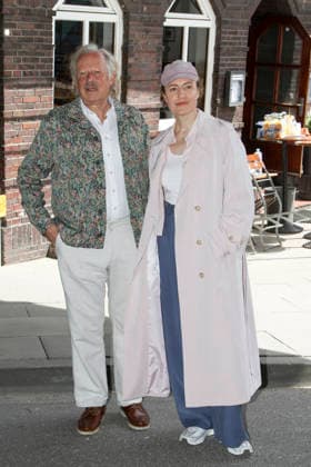 ABB MILBERG - Axel Milberg als Gastrokritiker mit Maren Eggert Sternekoechin beim NDR Set Szene Fototermin zum TV Film AT Risotto brutale Drehort Oberhafenkantine in Hamburg am 16.06.2026 Hamburg Deutschland *** ABB MILBERG Axel Milberg as a food critic with Maren Eggert, a Michelin-starred chef, at the NDR set for a photo shoot for the TV movie AT Risotto Brutale at the Oberhafenkantine in Hamburg on June 16, 2026, Hamburg, Germany,detected_source_language