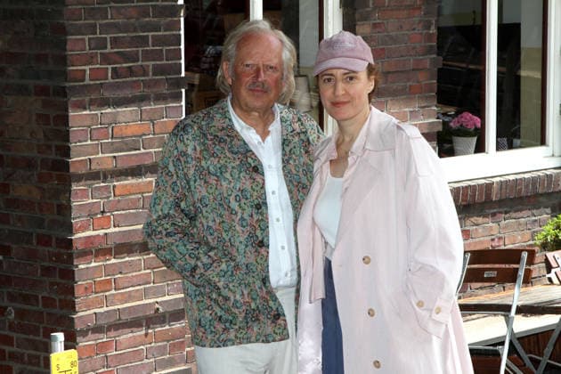 Axel Milberg und Maren Eggert beim Fototermin am Rande der Dreharbeiten zum ARD Film Risotto brutale ibei der Oberhafenkantine am 16.06.2026 in Hamburg Am Set vom ARD Film Risotto brutale mit Axel Milberg und Maren Eggert in Hamburg *** Axel Milberg and Maren Eggert at a photo shoot on the sidelines of the filming of the ARD movie Risotto brutale at the Oberhafenkantine on June 16, 2026, in Hamburg On the set of the ARD movie Risotto brutale with Axel Milberg and Maren Eggert in Hamburg,detected_source_language 