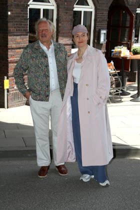 Axel Milberg und Maren Eggert beim Fototermin am Rande der Dreharbeiten zum ARD Film Risotto brutale ibei der Oberhafenkantine am 16.06.2026 in Hamburg Am Set vom ARD Film Risotto brutale mit Axel Milberg und Maren Eggert in Hamburg *** Axel Milberg and Maren Eggert at a photo shoot on the sidelines of the filming of the ARD movie Risotto brutale at the Oberhafenkantine on June 16, 2026, in Hamburg On the set of the ARD movie Risotto brutale with Axel Milberg and Maren Eggert in Hamburg,detected_source_language 