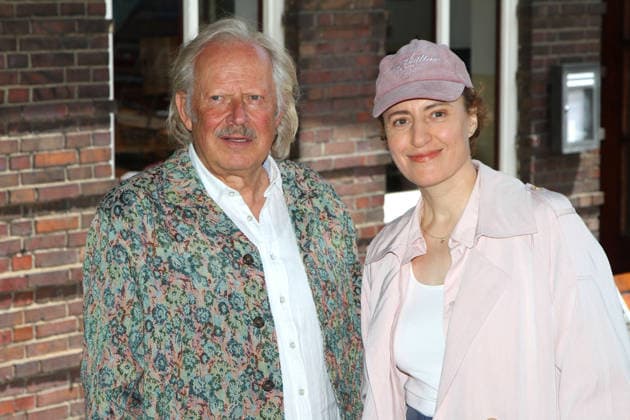 Axel Milberg und Maren Eggert beim Fototermin am Rande der Dreharbeiten zum ARD Film Risotto brutale ibei der Oberhafenkantine am 16.06.2026 in Hamburg Am Set vom ARD Film Risotto brutale mit Axel Milberg und Maren Eggert in Hamburg *** Axel Milberg and Maren Eggert at a photo shoot on the sidelines of the filming of the ARD movie Risotto brutale at the Oberhafenkantine on June 16, 2026, in Hamburg On the set of the ARD movie Risotto brutale with Axel Milberg and Maren Eggert in Hamburg,detected_source_language 
