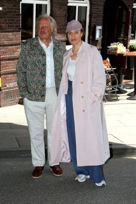Axel Milberg und Maren Eggert beim Fototermin am Rande der Dreharbeiten zum ARD Film Risotto brutale ibei der Oberhafenkantine am 16.06.2026 in Hamburg Am Set vom ARD Film Risotto brutale mit Axel Milberg und Maren Eggert in Hamburg *** Axel Milberg and Maren Eggert at a photo shoot on the sidelines of the filming of the ARD movie Risotto brutale at the Oberhafenkantine on June 16, 2026, in Hamburg On the set of the ARD movie Risotto brutale with Axel Milberg and Maren Eggert in Hamburg,detected_source_language 