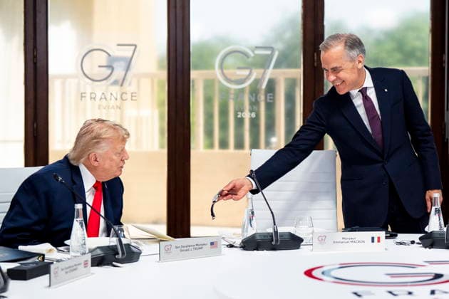 June 16, 2026, Evian-Les-Bains, France: CanadaöÄÃ s Prime Minister Mark Carney shows U.S. President Donald Trump the wristwatch of French president Emmanuel Macron, at the G7 working luncheon, during the G7 summit in Evian-les-Bains, France, on Tuesday, June 16, 2026. Evian-Les-Bains France  - ZUMAc35_ 20260616_zaf_c35_024 Copyright: xChristopherxKatsarovx