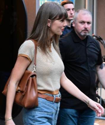 June 16, 2026, New York, New York, USA: American singer-songwriter Taylor Swift walks out of Electric Lady Studios in Greenwich Village in New York, New York on Tuesday, June 16, 2026 New York USA - ZUMAs152 20260616_faa_s152_004 Copyright: xKylexMazzax