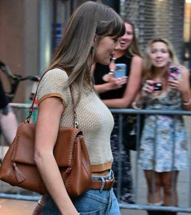 June 16, 2026, New York, New York, USA: American singer-songwriter Taylor Swift walks out of Electric Lady Studios in Greenwich Village in New York, New York on Tuesday, June 16, 2026 New York USA - ZUMAs152 20260616_faa_s152_007 Copyright: xKylexMazzax