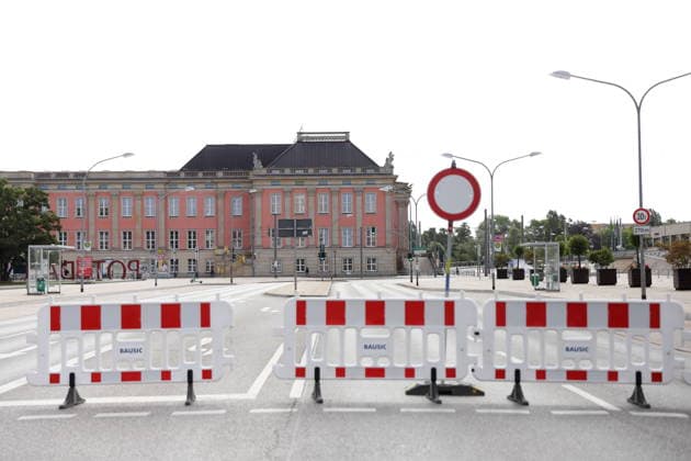 Absperrung am Landtag auf der Breiten Straße während der Entschärfung einer Fliegerbombe aus dem Zweiten Weltkrieg in Potsdam, 16. Juni 2026. Bombenentschärfung in Potsdam *** Barricade at the State Parliament on Breite Straße during the defusing of a World War II aerial bomb in Potsdam, June 16, 2026 Bomb disposal in Potsdam,detected_source_language
