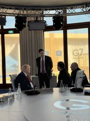 Trump, Zelenskyy meet on sidelines of G7 summit in France EVIAN-LES-BAINS, FRANCE - JUNE 16: (----EDITORIAL USE ONLY - MANDATORY CREDIT - UKRAINIAN PRESIDENCY HANDOUT - NO MARKETING NO ADVERTISING CAMPAIGNS - DISTRIBUTED AS A SERVICE TO CLIENTS----) Ukrainian President Volodymyr Zelenskyy meets with US President Donald Trump on the sidelines of the Group of Seven summit in Evian-les-Bains, France on June 16, 2026. US Secretary of State Marco Rubio (2nd L) and Ukraine s National Security and Defense Council Secretary Rustem Umerov (R) also attended the meeting. Ukrainian Presidency Handout Anadolu Evian-les-Bains France. Editorial use only. Please get in touch for any other usage.  Copyright: x2026xAnadoluxUkrainianxPresidencyx xHandoutx