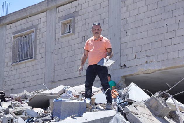 Aftermath of Israeli attacks visible in Lebanon s Sahmar following U.S.-Iran deal SAHMAR, LEBANON - JUNE 16: Residents inspect damage to a Husseiniya and nearby civilian buildings in the town of Sahmar in Lebanon s Bekaa Valley on June 16, 2026. The destruction caused by Israeli strikes is seen following the agreement reached between the United States and Iran, as residents return to the area. Ramiz Dallah Anadolu Sahmar Lebanon. Editorial use only. Please get in touch for any other usage.  Copyright: x2026xAnadoluxRamizxDallahx