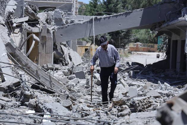 Aftermath of Israeli attacks visible in Lebanon s Sahmar following U.S.-Iran deal SAHMAR, LEBANON - JUNE 16: Residents inspect damage to a Husseiniya and nearby civilian buildings in the town of Sahmar in Lebanon s Bekaa Valley on June 16, 2026. The destruction caused by Israeli strikes is seen following the agreement reached between the United States and Iran, as residents return to the area. Ramiz Dallah Anadolu Sahmar Lebanon. Editorial use only. Please get in touch for any other usage.  Copyright: x2026xAnadoluxRamizxDallahx