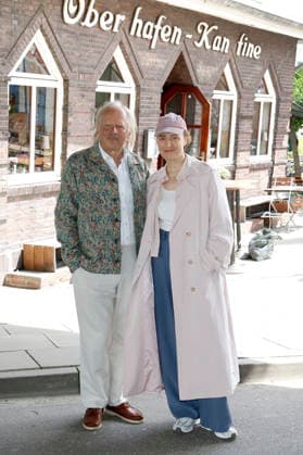 Film, Risoto bruale Fototermin in Hamburg Axel Milberg und Maren Eggert beim Fototermin am Set vom NDR-Film Risotto brutale (AT) in der Oberhafen-Kantine. Hambnrg, 16.06.2026 *** Axel Milberg and Maren Eggert at a photo shoot on the set of the NDR film Risotto brutale at the Oberhafen Kantine in Hamburg, June 16, 2026,detected_source_language Foto:xC.xTamckex xFuturexImagex risotto_6610