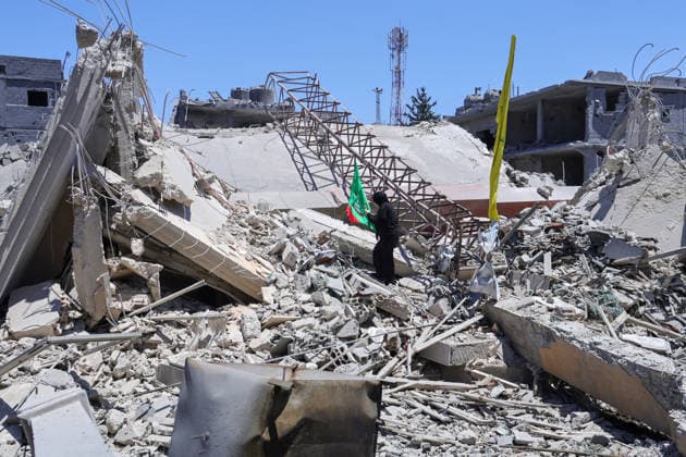Aftermath of Israeli attacks visible in Lebanon s Sahmar following U.S.-Iran deal SAHMAR, LEBANON - JUNE 16: Residents inspect damage to a Husseiniya and nearby civilian buildings in the town of Sahmar in Lebanon s Bekaa Valley on June 16, 2026. The destruction caused by Israeli strikes is seen following the agreement reached between the United States and Iran, as residents return to the area. Ramiz Dallah Anadolu Sahmar Lebanon. Editorial use only. Please get in touch for any other usage.  Copyright: x2026xAnadoluxRamizxDallahx