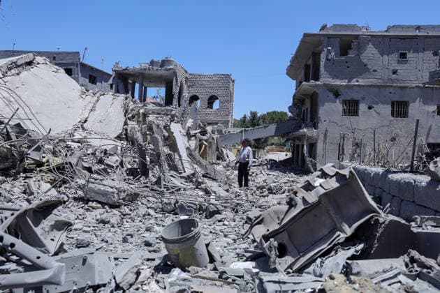 Aftermath of Israeli attacks visible in Lebanon s Sahmar following U.S.-Iran deal SAHMAR, LEBANON - JUNE 16: Residents inspect damage to a Husseiniya and nearby civilian buildings in the town of Sahmar in Lebanon s Bekaa Valley on June 16, 2026. The destruction caused by Israeli strikes is seen following the agreement reached between the United States and Iran, as residents return to the area. Ramiz Dallah Anadolu Sahmar Lebanon. Editorial use only. Please get in touch for any other usage.  Copyright: x2026xAnadoluxRamizxDallahx