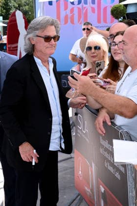 IPA85748668 - Monte Carlo, 65th Monte Carlo Television Festival - Kurt Russell with fans - Kurt Russell  Copyright: xAlbertoxTerenghix xAlbertoxTerenghix 85748668