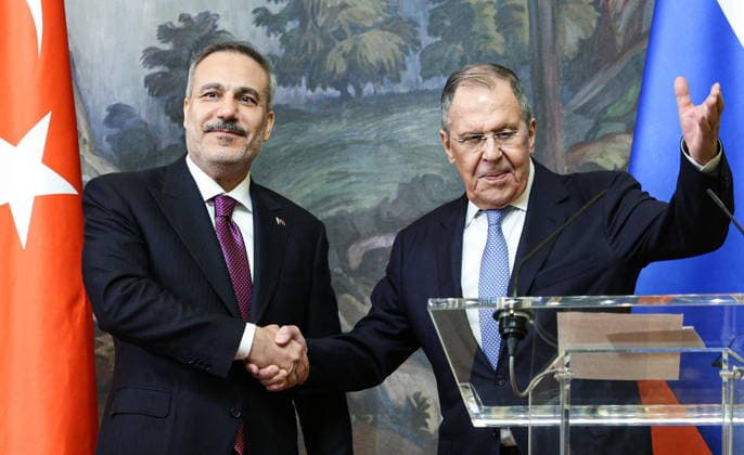 RUSSIA, MOSCOW - JUNE 16, 2026: Russia s Foreign Minister Sergei Lavrov (R) and Hakan Fidan, Foreign Minister of Turkey, shake hands after a press conference following their talks at the Reception House of the Foreign Ministry Moscow Russia  - ZUMAt113 20260616_zaa_t113_164 Copyright: xAlexanderxShcherbakx