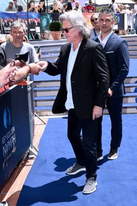 IPA85748678 - Monte Carlo, 65th Monte Carlo Television Festival - Kurt Russell with fans - Kurt Russell  Copyright: xAlbertoxTerenghix xAlbertoxTerenghix 85748678