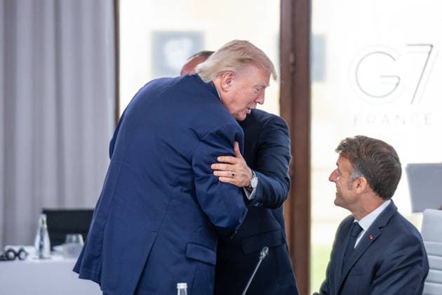 G7 Summit - Work Lunch US President Donald Trump speaks with Egypt s President Abdel Fattah al-Sisi and France s President Emmanuel Macron during a work lunch as part of the G7 summit, in Evian, eastern France, on June 16, 2026. A G7 summit is set to take place June 15 to 17 in the French town of Evian-les-Bains near Switzerland and it will be attended by country leaders as well as the EU s foreign policy chief and ministers from Brazil, Canada, the United Arab Emirates and Turkey. Photo by Ammar Abd Rabbo ABACAPRESS.COM Evian France  Copyright: xAbdxRabboxAmmar ABACAx