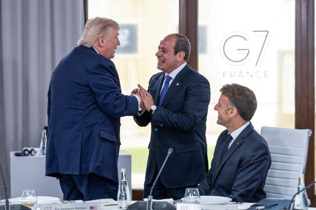 G7 Summit - Work Lunch US President Donald Trump speaks with Egypt s President Abdel Fattah al-Sisi and France s President Emmanuel Macron during a work lunch as part of the G7 summit, in Evian, eastern France, on June 16, 2026. A G7 summit is set to take place June 15 to 17 in the French town of Evian-les-Bains near Switzerland and it will be attended by country leaders as well as the EU s foreign policy chief and ministers from Brazil, Canada, the United Arab Emirates and Turkey. Photo by Ammar Abd Rabbo ABACAPRESS.COM Evian France  Copyright: xAbdxRabboxAmmar ABACAx