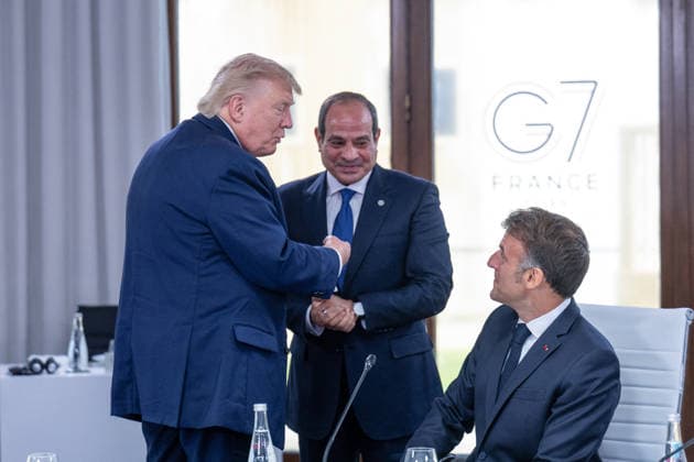 G7 Summit - Work Lunch US President Donald Trump speaks with Egypt s President Abdel Fattah al-Sisi and France s President Emmanuel Macron during a work lunch as part of the G7 summit, in Evian, eastern France, on June 16, 2026. A G7 summit is set to take place June 15 to 17 in the French town of Evian-les-Bains near Switzerland and it will be attended by country leaders as well as the EU s foreign policy chief and ministers from Brazil, Canada, the United Arab Emirates and Turkey. Photo by Ammar Abd Rabbo ABACAPRESS.COM Evian France  Copyright: xAbdxRabboxAmmar ABACAx