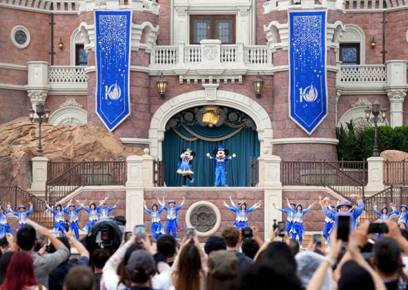 (260616) -- SHANGHAI, June 16, 2026 -- Performers dressed as Disney characters stage a performance during the 10th anniversary celebration of Shanghai Disneyland in east China s Shanghai, June 16, 2026. As Shanghai Disneyland marks its 10th anniversary on Tuesday, the resort is moving forward with several expansion plans, after having welcomed over 100 million guest visits by the end of October 2025. The Shanghai Disneyland opened here on June 16, 2016. ) (Economy&Life) CHINA-SHANGHAI-DISNEYLAND-10TH ANNIVERSARY (CN) LiuxYing 