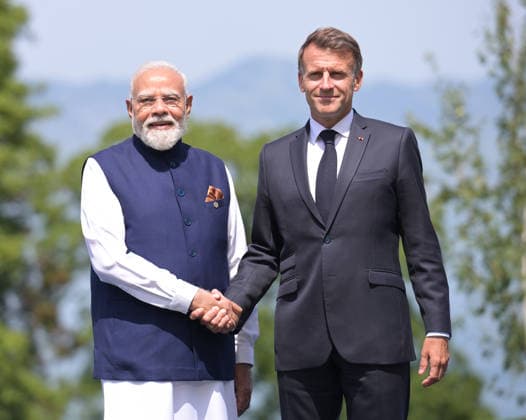 G7 Summit - Macron Welcomes Narendra Modi France s President Emmanuel Macron welcomes Narendra Modi Prime Minister of India for the official greeting ahead of a work lunch as part of the G7 summit, in Evian, eastern France, on June 16, 2026. A G7 summit is set to take place June 15 to 17 in the French town of Evian-les-Bains near Switzerland and it will be attended by country leaders as well as the EU s foreign policy chief and ministers from Brazil, Canada, the United Arab Emirates and Turkey. Photo by Ammar Abd Rabbo ABACAPRESS.COM Evian-les-Bains France  Copyright: xAbdxRabboxAmmar ABACAx