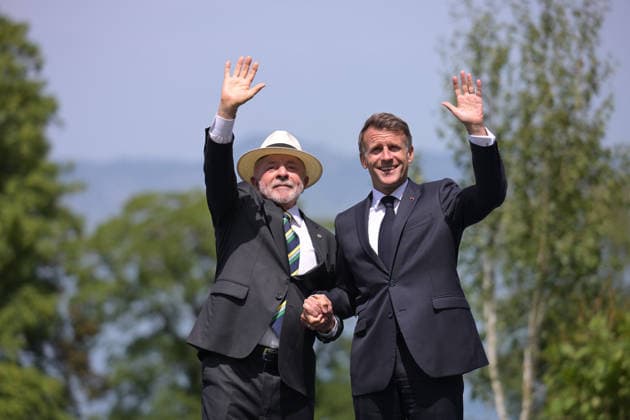 G7 Summit - Macron Welcomes Luiz Inacio Lula da Silva France s President Emmanuel Macron welcomes Luiz Inácio Lula da Silva President of the Federative Republic of Brazil for the official greeting ahead of a work lunch as part of the G7 summit, in Evian, eastern France, on June 16, 2026. A G7 summit is set to take place June 15 to 17 in the French town of Evian-les-Bains near Switzerland and it will be attended by country leaders as well as the EU s foreign policy chief and ministers from Brazil, Canada, the United Arab Emirates and Turkey. Photo by Ammar Abd Rabbo ABACAPRESS.COM Evian-les-Bains France  Copyright: xAbdxRabboxAmmar ABACAx