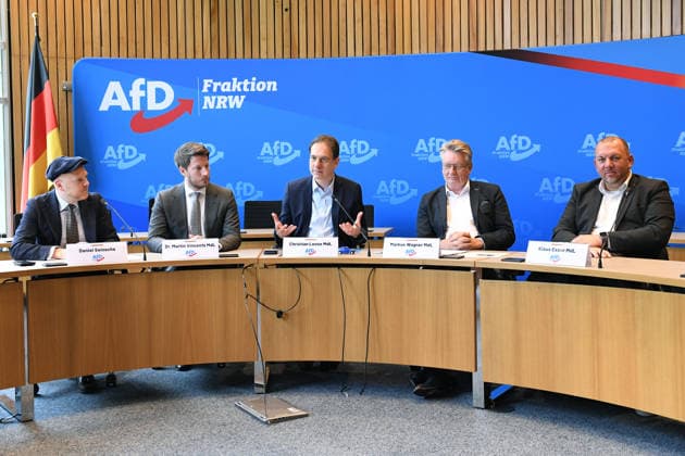 Pressekonferenz der AfD-Fraktion NRW am 16.06.2026 im Landtag in Düsseldorf V.l.n.r.: Daniel Seinsche ( Fraktionsgeschäftsführer AfD NRW ) - Dr. Martin Vincentz ( Landessprecher Fraktionsvorsitzender AfD NRW ) - Christian Loose ( Parlamentarischer Geschäftsführer AfD NRW ) - Markus Wagner ( Stellv. Fraktionsvorsitzender AfD NRW ) - Klaus Esser ( Fraktionsmitglied AfD NRW ) *** Press conference of the AfD parliamentary group in North Rhine-Westphalia on June 16, 2026, at the state parliament in Düsseldorf. From left to right xRx
