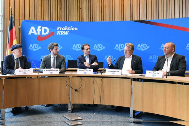 Pressekonferenz der AfD-Fraktion NRW am 16.06.2026 im Landtag in Düsseldorf V.l.n.r.: Daniel Seinsche ( Fraktionsgeschäftsführer AfD NRW ) - Dr. Martin Vincentz ( Landessprecher Fraktionsvorsitzender AfD NRW ) - Christian Loose ( Parlamentarischer Geschäftsführer AfD NRW ) - Markus Wagner ( Stellv. Fraktionsvorsitzender AfD NRW ) - Klaus Esser ( Fraktionsmitglied AfD NRW ) *** Press conference of the AfD parliamentary group in North Rhine-Westphalia on June 16, 2026, at the state parliament in Düsseldorf. From left to right xRx