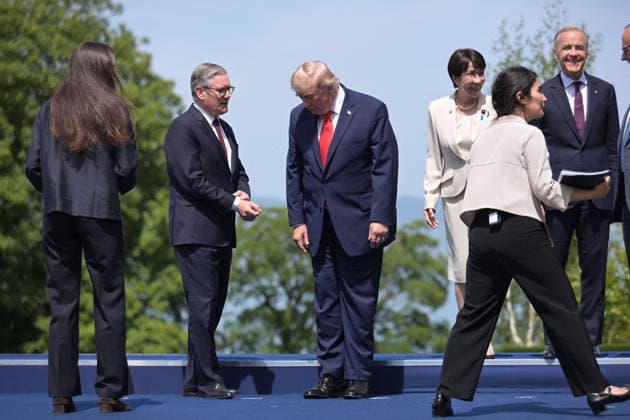 G7 Summit - Family Photograph - Evian Britain s Prime Minister Keir Starmer, US President Donald Trump, Japan s Prime Minister Sanae Takaichi, Canada s Prime Minister Mark Carney before a family photograph during the G7 summit, in Evian, eastern France, on June 16, 2026. A G7 summit is set to take place June 15 to 17 in the French town of Evian-les-Bains near Switzerland and it will be attended by country leaders as well as the EU s foreign policy chief and ministers from Brazil, Canada, the United Arab Emirates and Turkey. Photo by Ammar Abd Rabbo ABACAPRESS.COM Evian-les-Bains France  Copyright: xAbdxRabboxAmmar ABACAx