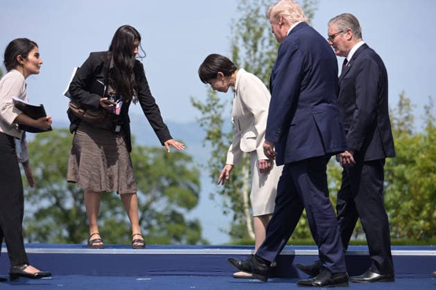 G7 Summit - Family Photograph - Evian Britain s Prime Minister Keir Starmer, US President Donald Trump, and Japan s Prime Minister Sanae Takaichi before a family photograph during the G7 summit, in Evian, eastern France, on June 16, 2026. A G7 summit is set to take place June 15 to 17 in the French town of Evian-les-Bains near Switzerland and it will be attended by country leaders as well as the EU s foreign policy chief and ministers from Brazil, Canada, the United Arab Emirates and Turkey. Photo by Ammar Abd Rabbo ABACAPRESS.COM Evian-les-Bains France  Copyright: xAbdxRabboxAmmar ABACAx